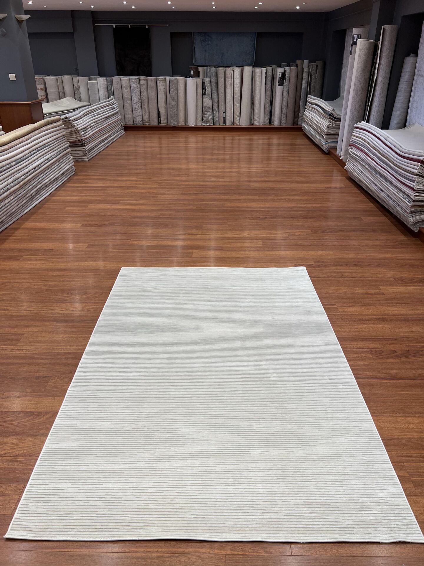 Düz Desensiz Beyaz Halı