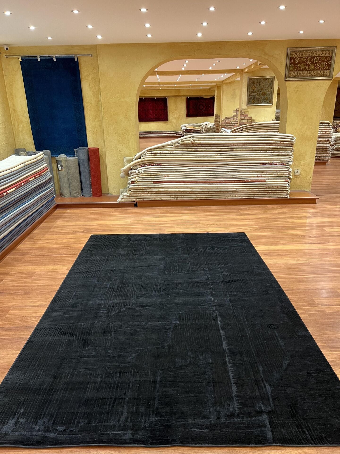 Siyah Antrasit Kendinden Desenli Viskon Halı