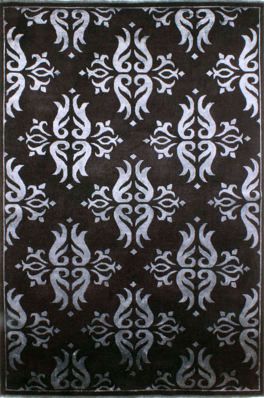 İri İpek Desenli Siyah El Halısı