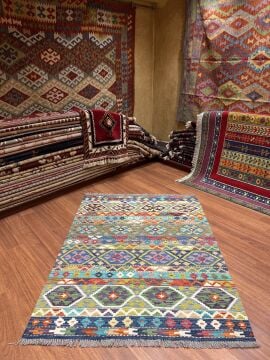 Uşak Motifli Renkli Kilim