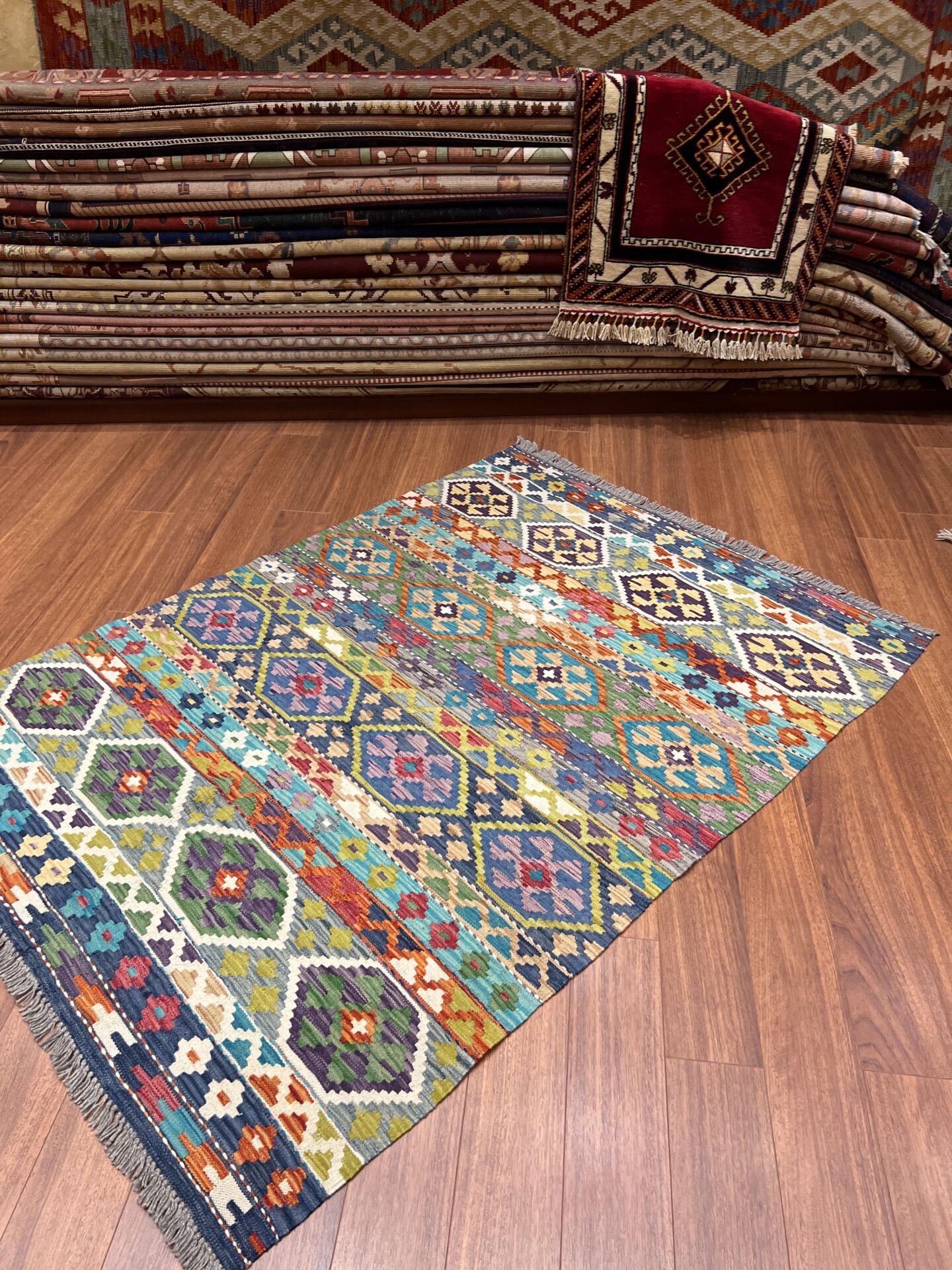 Uşak Motifli Renkli Kilim