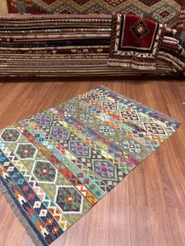 Uşak Motifli Renkli Kilim
