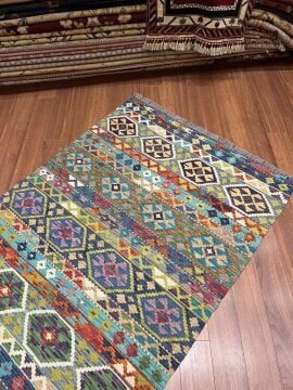 Uşak Motifli Renkli Kilim