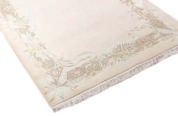 Yaprak Desenli İpekli El Halısı