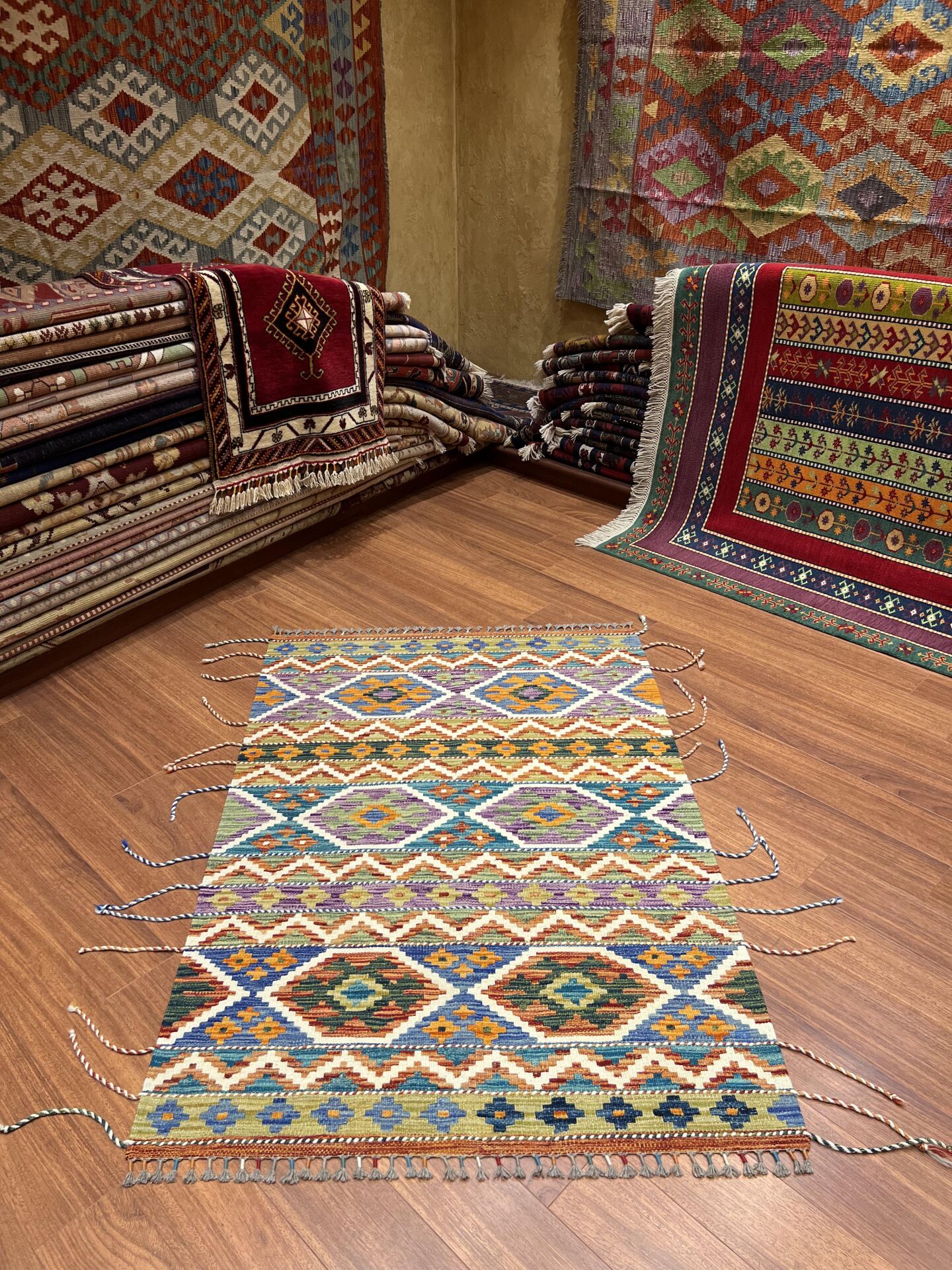 Etnik Desenli Küçük Boy Kilim