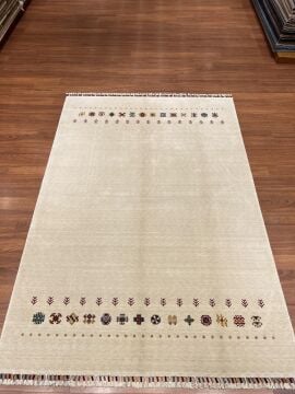 Beyaz Renk Yün Makine Halısı