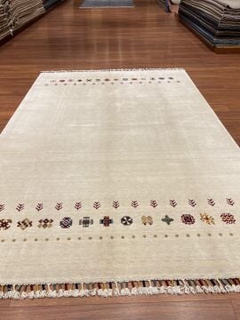 Beyaz Renk Yün Makine Halısı