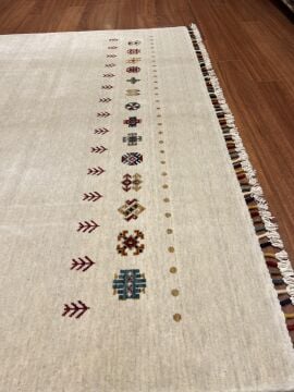 Beyaz Renk Yün Makine Halısı