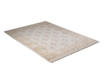 Delicate Patterned Classic Uşak Handmade Carpet