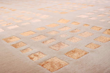 Geometrik Desenli İpekli El Halısı