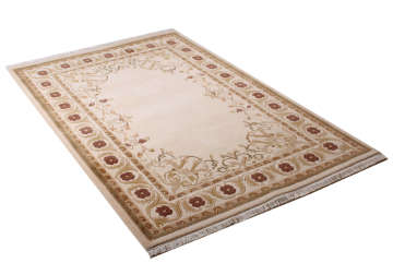 Ortası Düz Kenarı Çiçek Desenli Halı