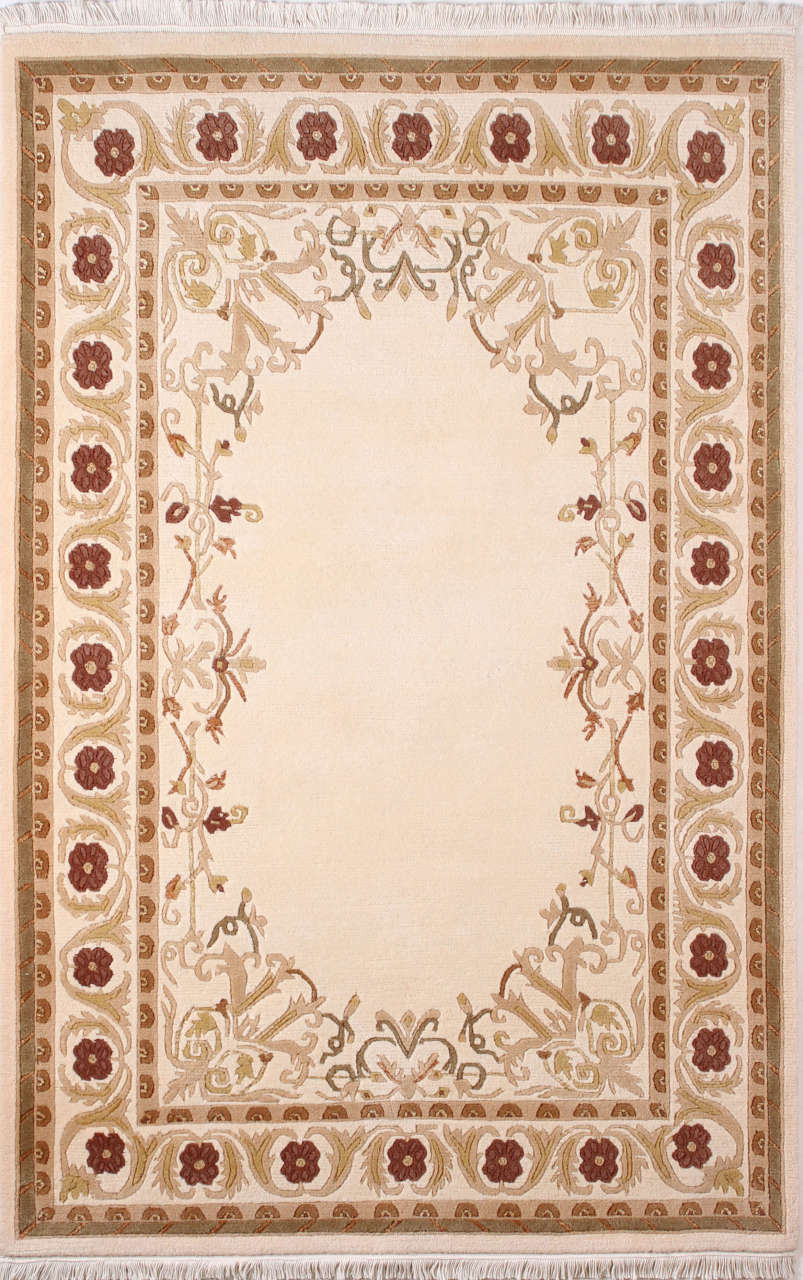 Ortası Düz Kenarı Çiçek Desenli Halı