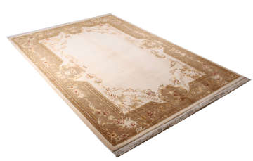 Desenleri İpek Kahverengi Kenarlı Halı