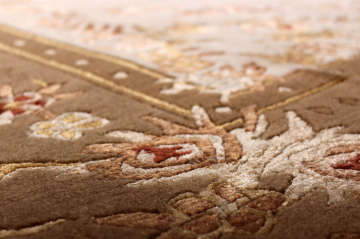 Desenleri İpek Kahverengi Kenarlı Halı