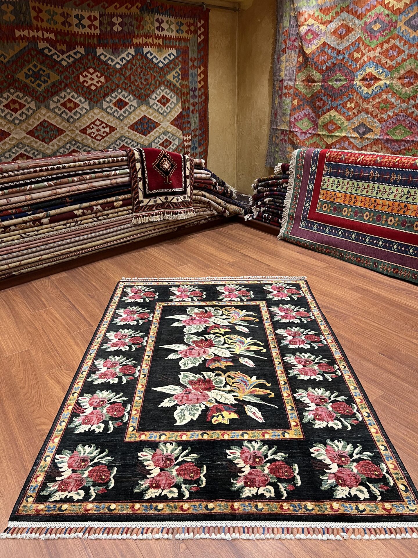 Çiçek Moitfli El halısı