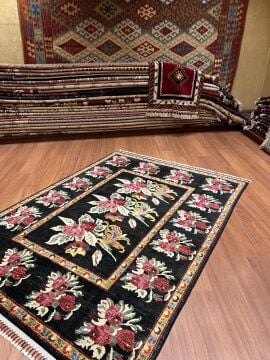 Çiçek Moitfli El halısı