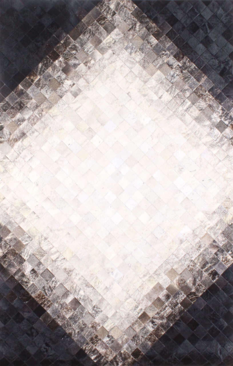 Siyah Beyaz Parçalı Post Halı