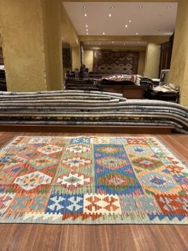 Renkli El Dokuması Kilim