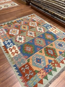 Renkli El Dokuması Kilim