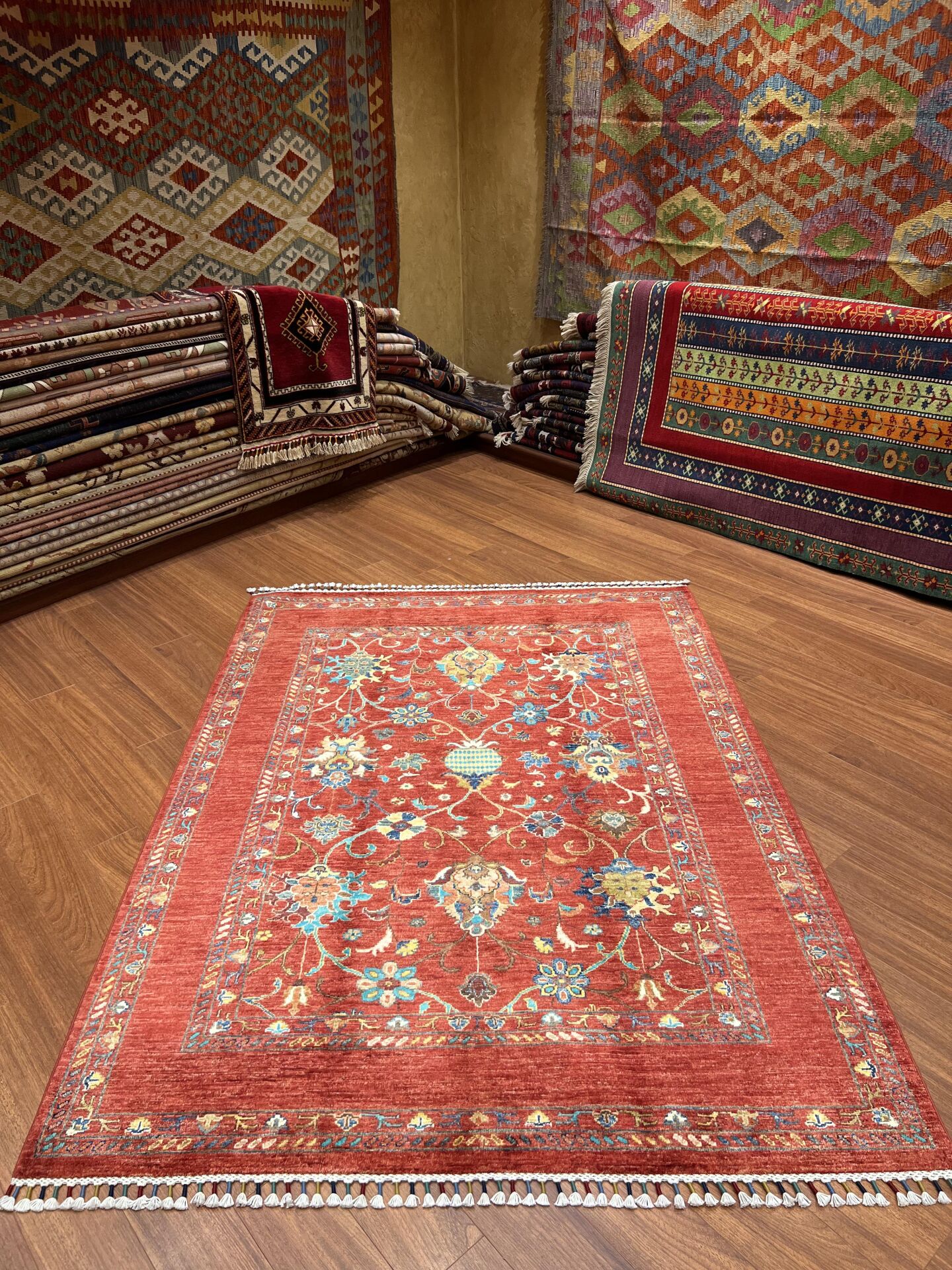 Kırmızı Renk Çiçekli Sultani Halısı